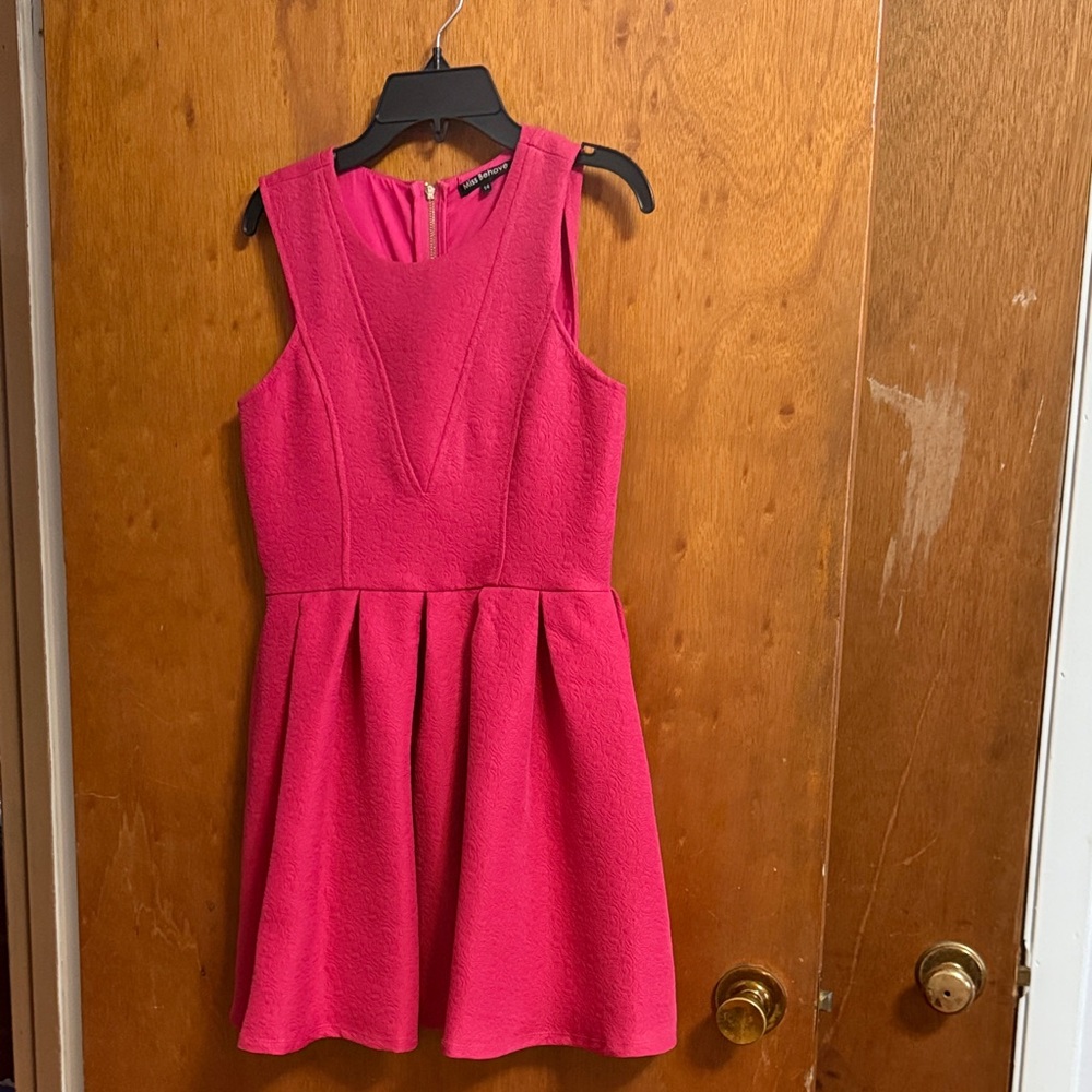 Elegant Pink Sleeveless Dress